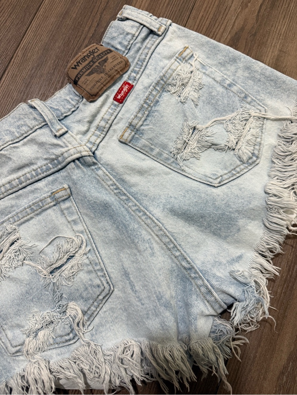 Wrangler Distressed Cutoff Denim Shorts Light Wash High Rise Size 29 - Picture 4 of 4